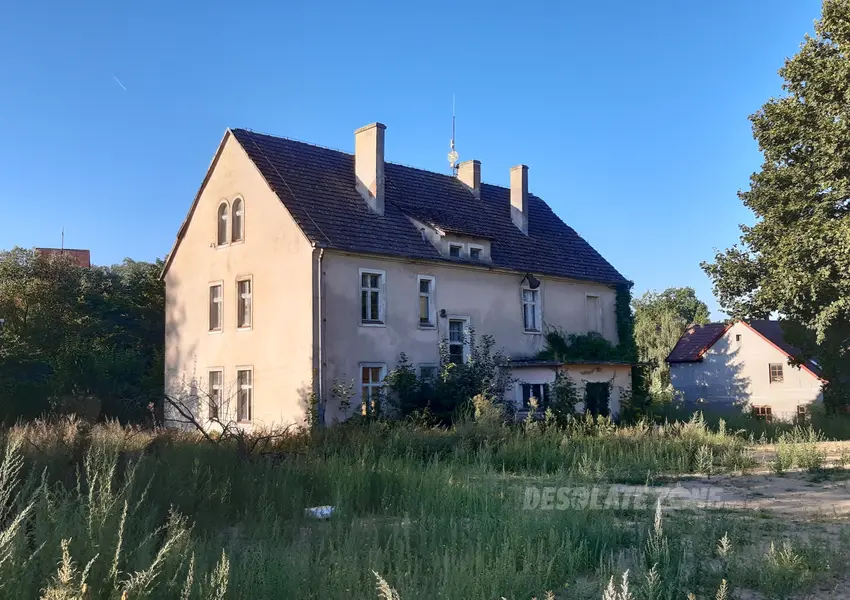 Opuszczona szkoła podstawowa - zdjęcie 1/2