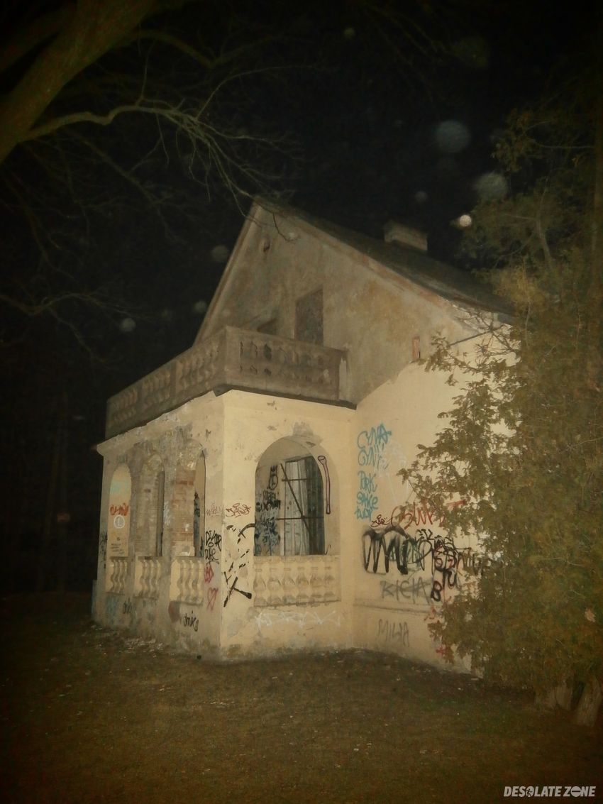 Opuszczony dworek, piaseczno