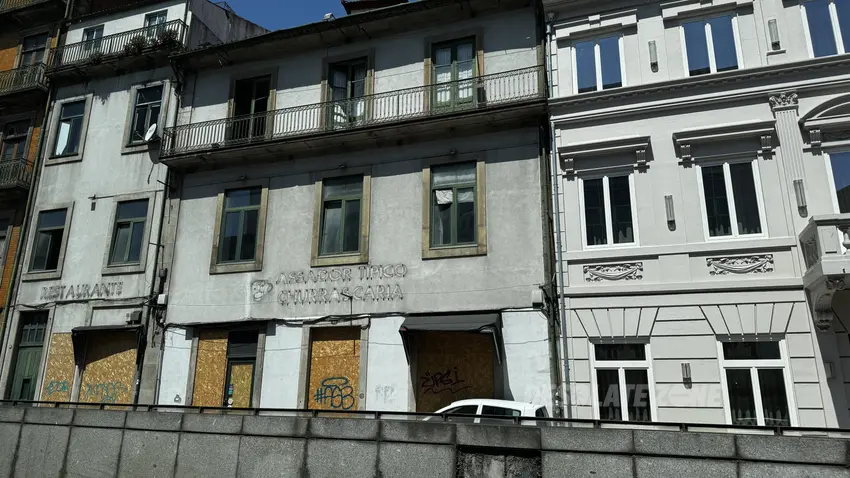 Opuszczona kamienica - restauracja - zdjęcie 1/2