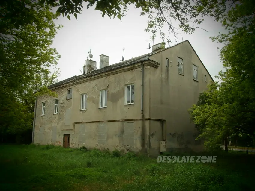 Opuszczona kamienica - zdjęcie 1/4