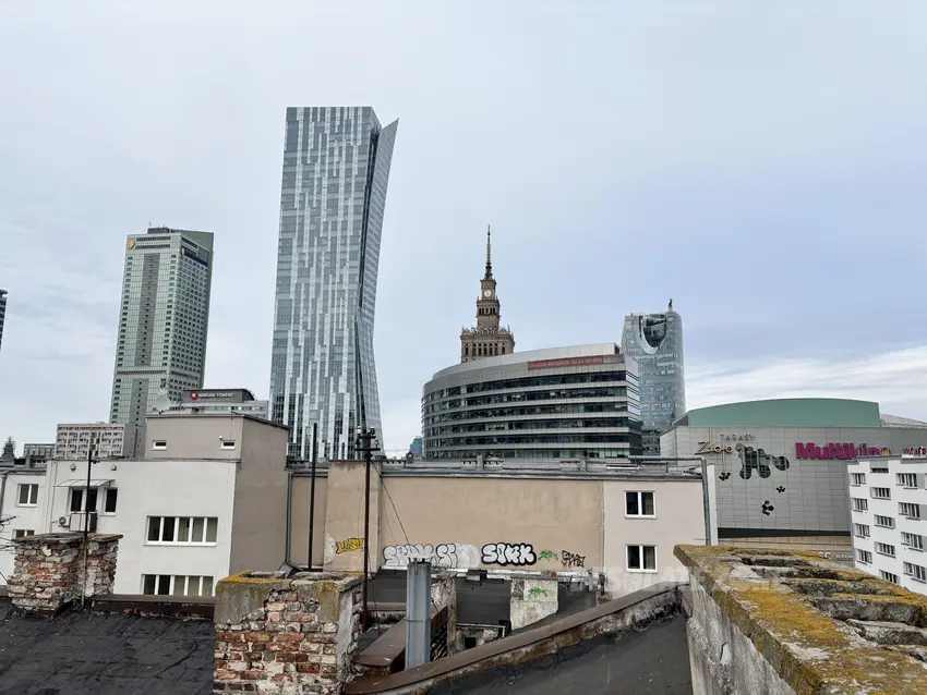 Opuszczona kamienica - zdjęcie 1/17