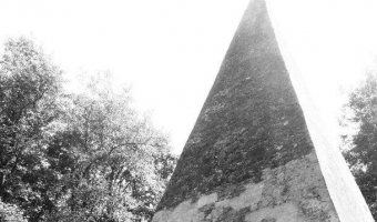 Piramida w Rapie z 1811r, Rapa/Banie Mazurskie,
