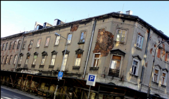 Opuszczona kamienica (stare gimnazjum), Warszawa,