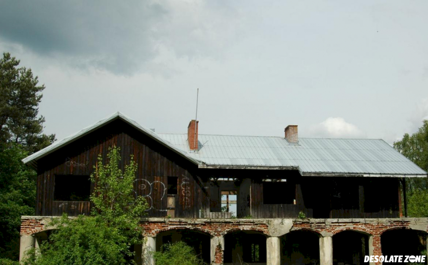 Opuszczony i niedokończony dom , siestrzeń