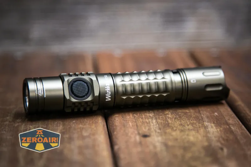 Wurkkos FC12C - taktyczna latarka z podwójnym przełącznikiem i diodą Luminus SFT-40