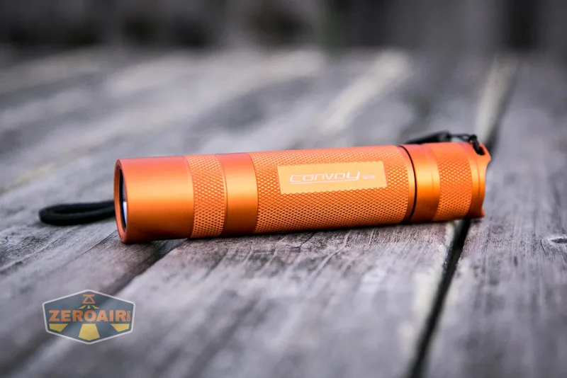 Convoy S21A - ultra-budżetowa latarka 21700 z wymienną diodą i tail-switchem